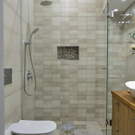 Premier Luxury Center * גברובו