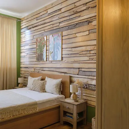 Premier Luxury Center גברובו